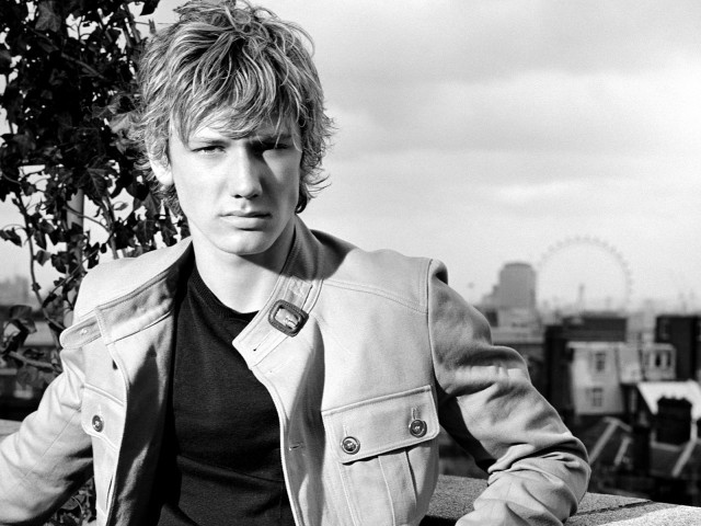 Man jacket wall city ferriswheel free wallpaper for desktop - medium preview image