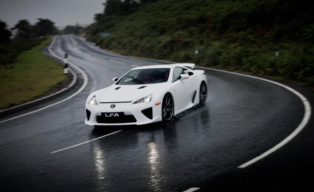 White sports car rainy road free wallpaper for desktop - medium preview image