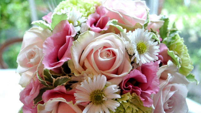 Bouquet flowers table window view free wallpaper for desktop - medium preview image