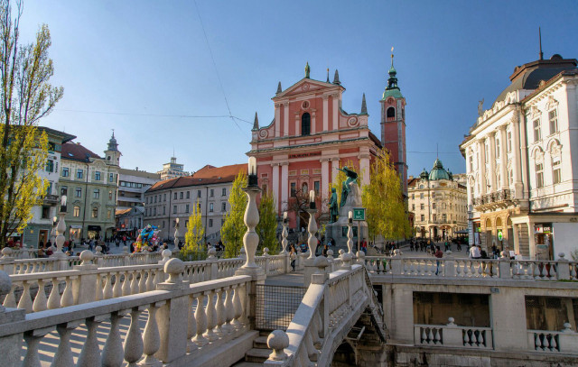 Bridge building people walking background free wallpaper for desktop - medium preview image