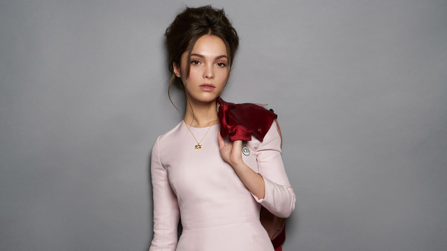 Woman pink dress red object free wallpaper for desktop - medium preview image