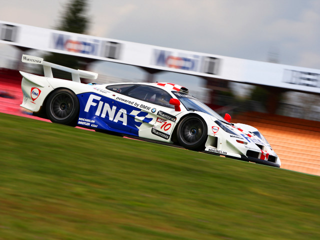 Racing car track grass building free wallpaper for desktop - medium preview image