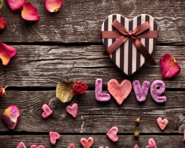 Heart shaped box bow flowers #3 free wallpaper for desktop - medium preview image