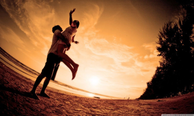 Beach sunset man woman orange #2 free wallpaper for desktop - medium preview image