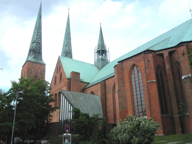 Church green roof steeples street free wallpaper for desktop - medium preview image