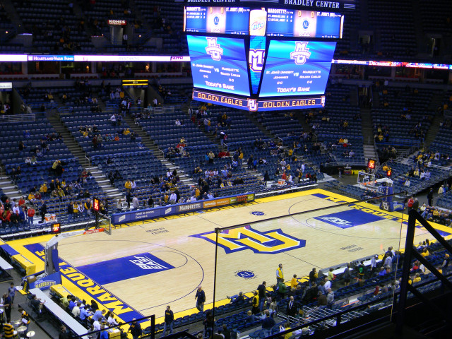 Basketball court stadium crowd night free wallpaper for desktop - medium preview image