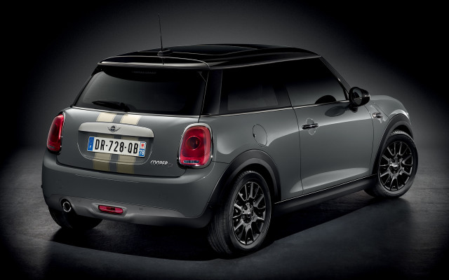 Small grey car license plate free wallpaper for desktop - medium preview image