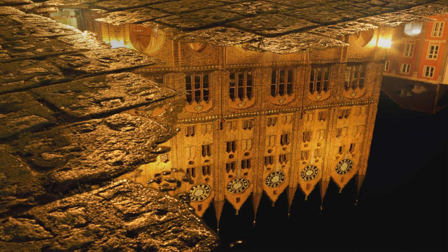 Large building clock reflection water free wallpaper for desktop - medium preview image