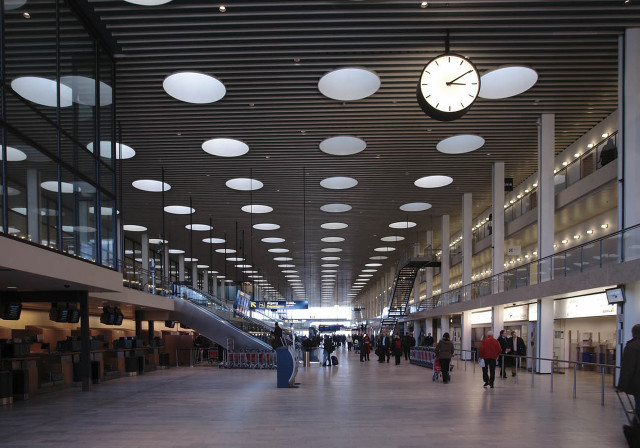 Large clock building people staircase free wallpaper for desktop - medium preview image