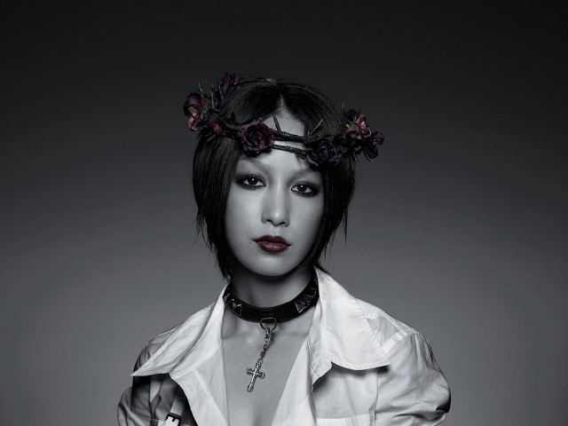 Woman flower crown white shirt free wallpaper for desktop - medium preview image