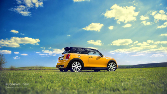 Yellow mini cooper grass blue free wallpaper for desktop - medium preview image