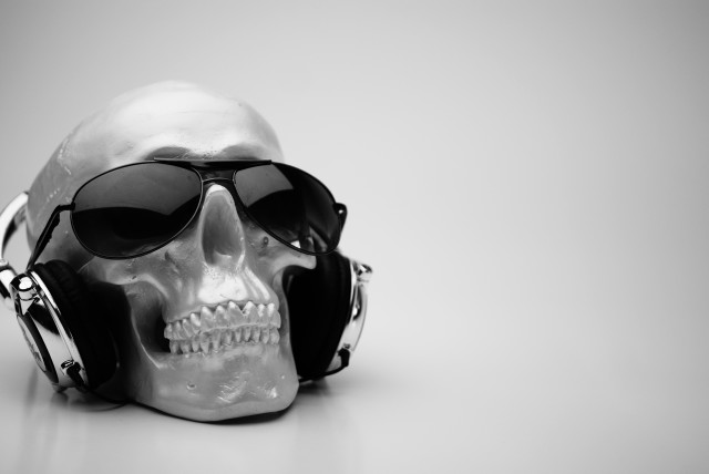 Skull sunglasses headphones sunglasses head free wallpaper for desktop - medium preview image
