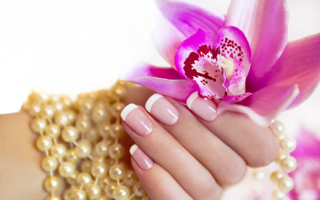 Woman hand pink flower pearls free wallpaper for desktop - medium preview image