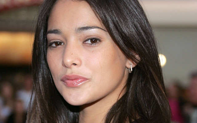 Woman ring black shirt crowd free wallpaper for desktop - medium preview image