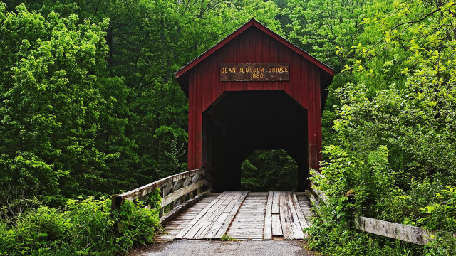 Red covered bridge nature scene free wallpaper for desktop - medium preview image
