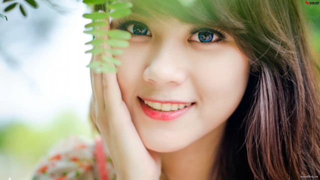 Woman green eyes leaf green free wallpaper for desktop - medium preview image