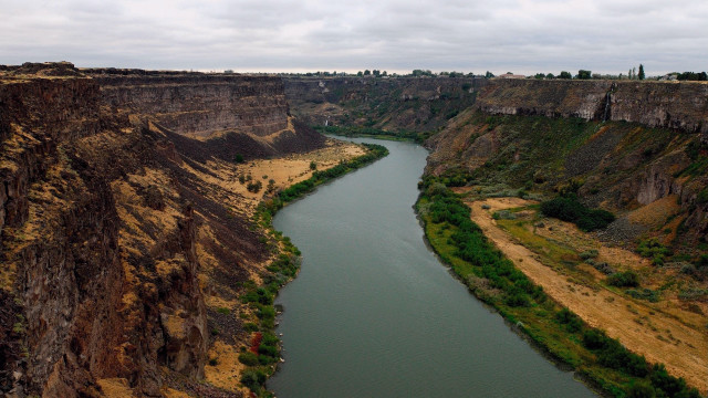 River canyon cliff cloudy sky free wallpaper for desktop - medium preview image