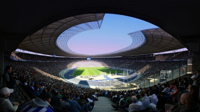 Stadium filled people watching game free wallpaper for desktop - medium preview image