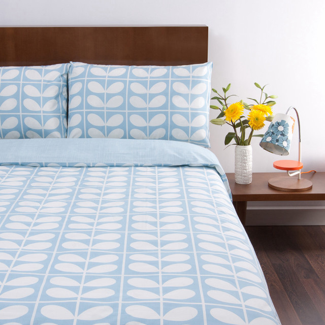 Bed comforter vase flowers wooden free wallpaper for tablet - medium preview image