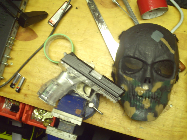 Skull mask gun knife tools free wallpaper for desktop - medium preview image