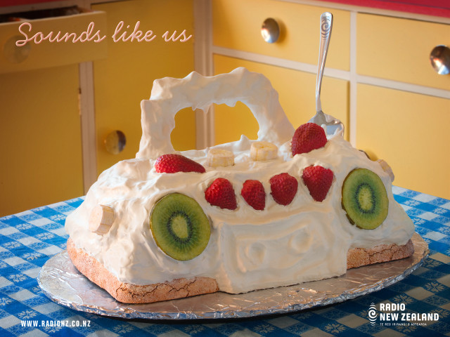 Cake fruit car checkered tablecloth free wallpaper for desktop - medium preview image