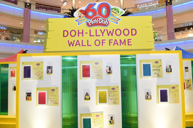 Doh hollywood wall of fame free wallpaper for desktop - medium preview image