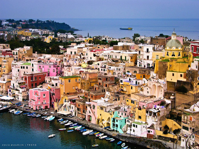 City buildings boats water background free wallpaper for desktop - medium preview image