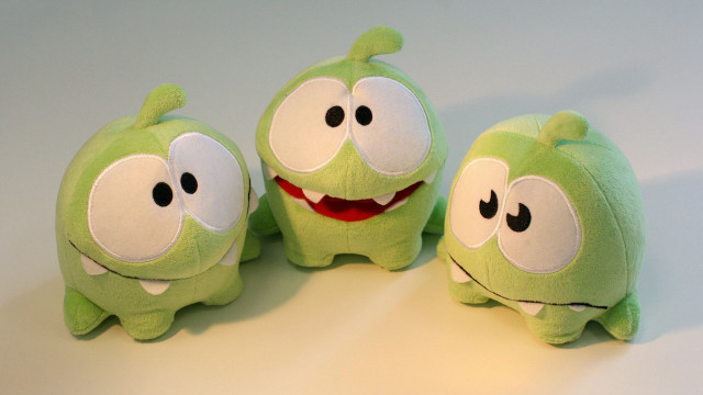 Green stuffed animals with eyes free wallpaper for desktop - medium preview image