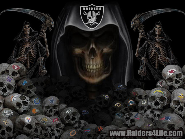 Skulls helmets center skull group free wallpaper for desktop - medium preview image