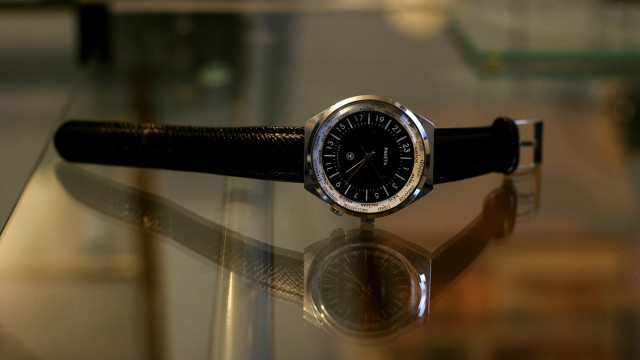 Watch glass table reflection christian free wallpaper for desktop - medium preview image