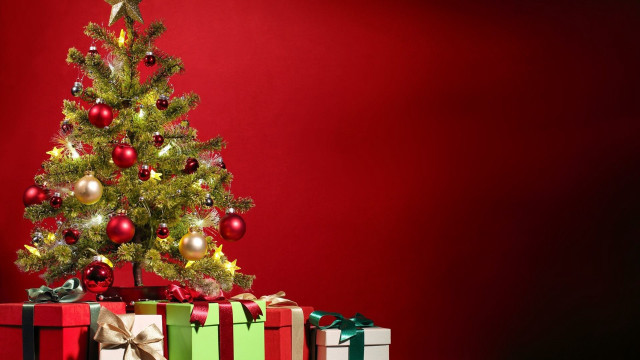 Christmas tree presents red background #2 free wallpaper for desktop - medium preview image