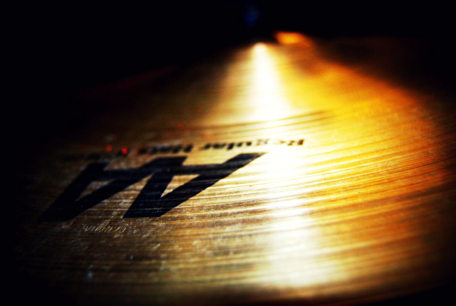 Gold plate black white logo free wallpaper for desktop - medium preview image