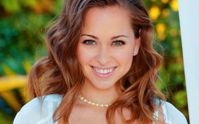 Woman pearl necklace white shirt free wallpaper for desktop - medium preview image