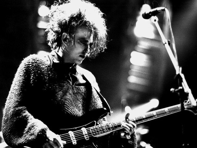 Woman playing guitar stage microphone #2 free wallpaper for desktop - medium preview image