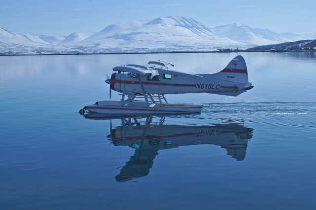 Small plane floating water mountain free wallpaper for desktop - medium preview image