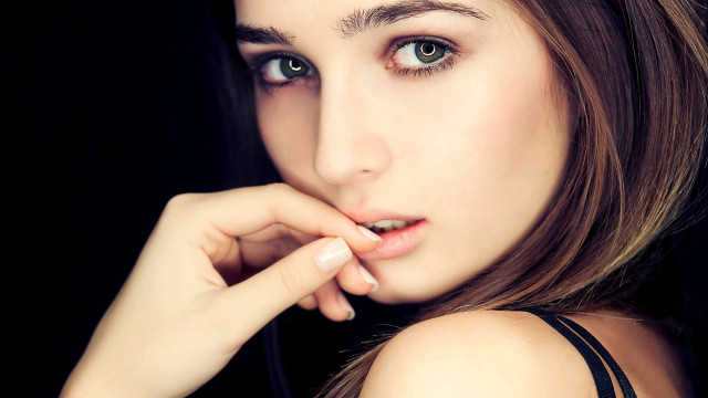 Woman ring pose hand chin free wallpaper for desktop - medium preview image