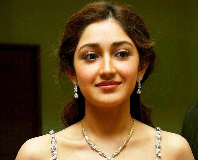 Woman smiling necklace earrings man free wallpaper for desktop - medium preview image