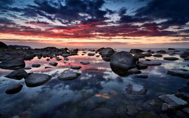 Sunset rocky beach clouds reflection free wallpaper for desktop - medium preview image