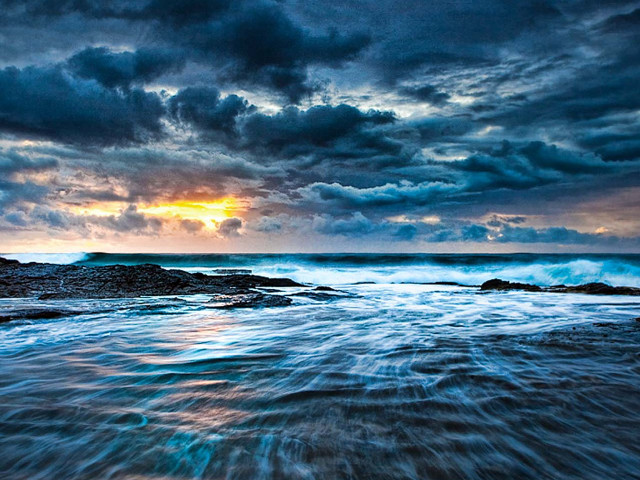 Sunset ocean waves crashing cloudy free wallpaper for desktop - medium preview image