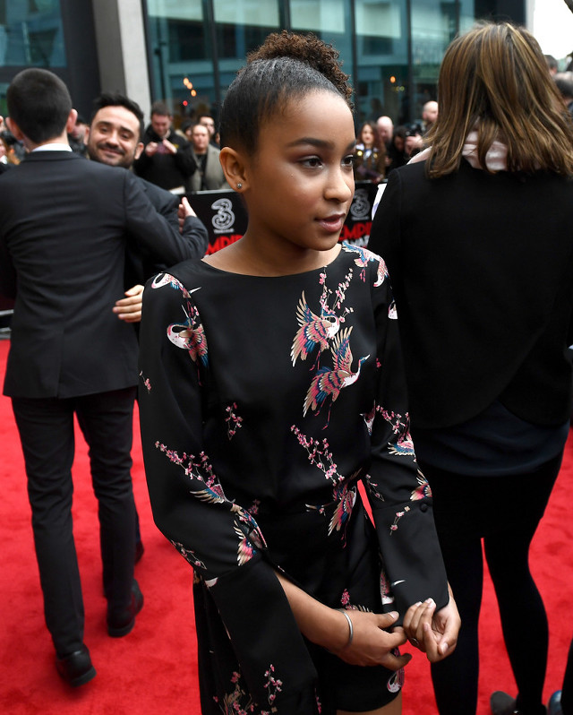 Woman black dress red carpet #7 free wallpaper for mobile - medium preview image