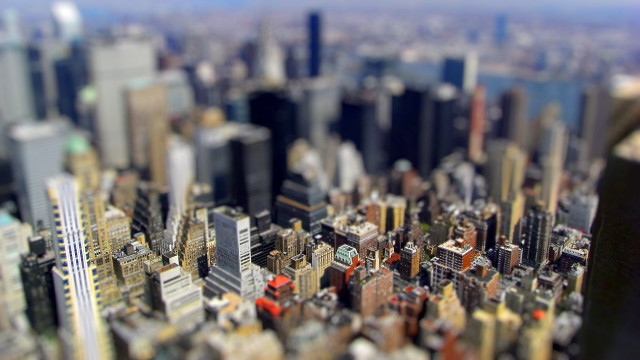Tilt shift cityscape blur bokeh free wallpaper for desktop - medium preview image