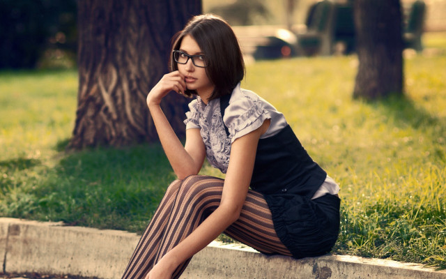 Woman sitting curb tree glasses free wallpaper for desktop - medium preview image