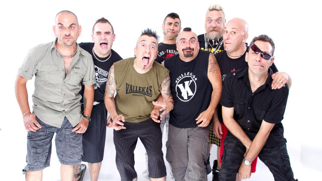 Men posing mouths open tongues free wallpaper for desktop - medium preview image