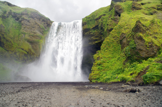Waterfall side spray mossy cliff free wallpaper for desktop - medium preview image