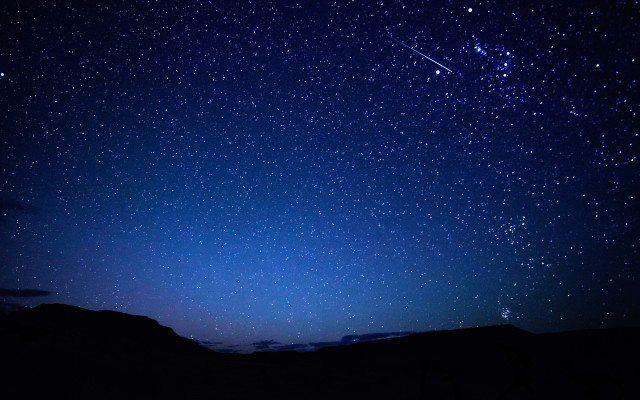 Night sky stars shooting star free wallpaper for desktop - medium preview image