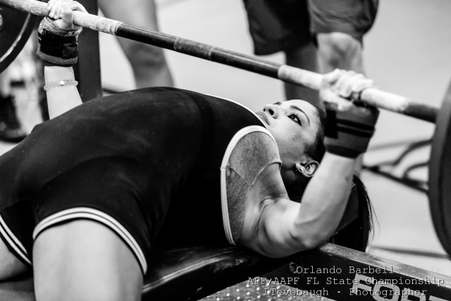 Deadlift gym people blurry monochrome free wallpaper for desktop - medium preview image
