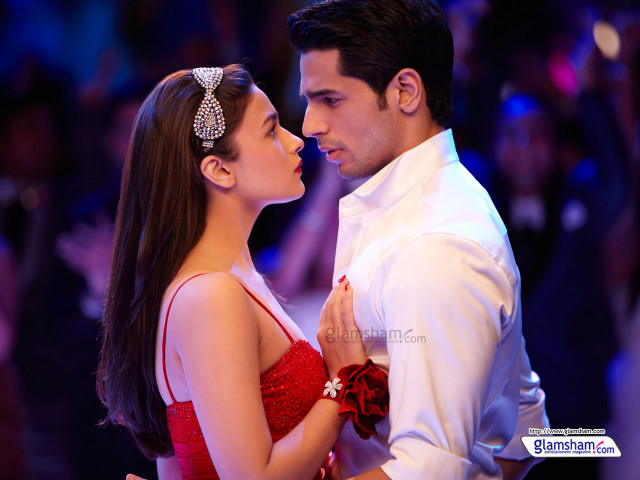 Dance kiss crowd white shirt free wallpaper for desktop - medium preview image