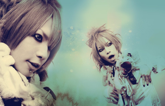 Weird women faces expression funny free wallpaper for desktop - medium preview image