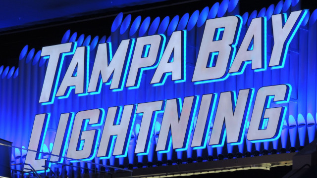 Tampa bay lightning sign night free wallpaper for desktop - medium preview image