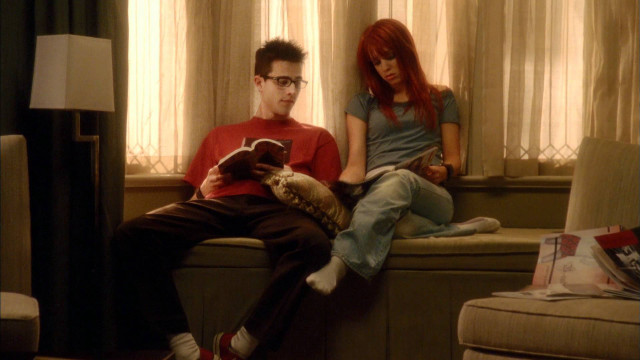 Man woman couch cellphone livingroom free wallpaper for desktop - medium preview image